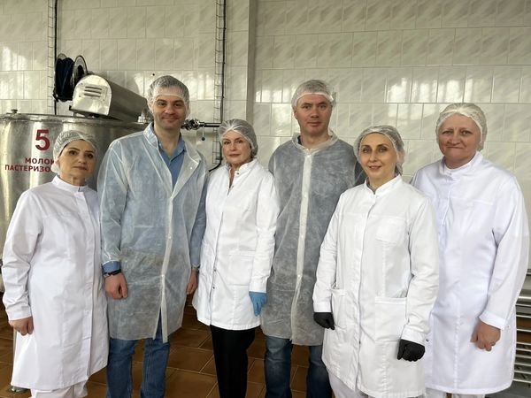 Летчик-космонавт в заквасочном отделении АО "МКС" Летчик-космонавт в заквасочном отделении АО "МКС"