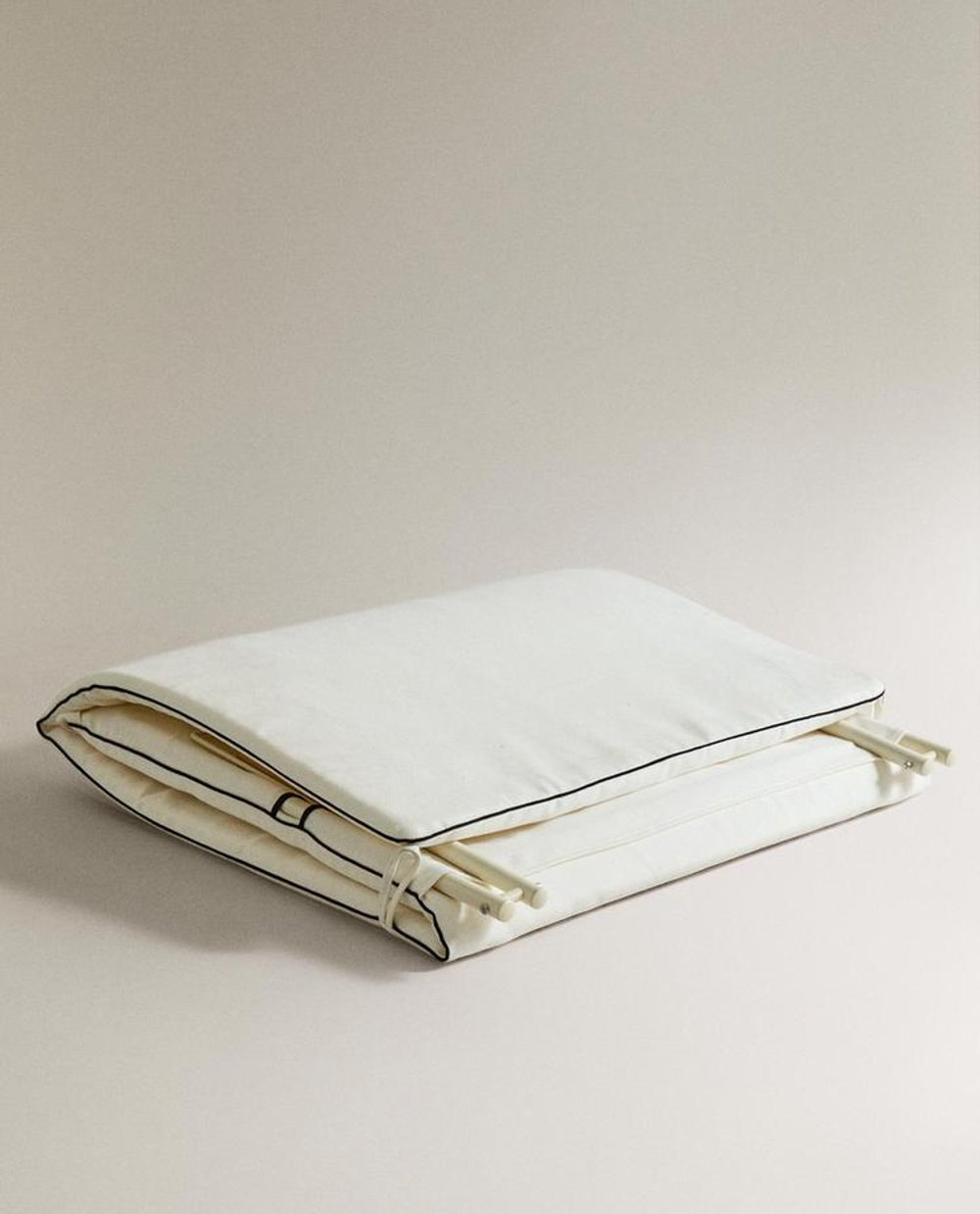 ZARA HOME БОЛЬШОЙ СКЛАДНОЙ ПЛЯЖНЫЙ ШЕЗЛОНГ, БЕЛЫЙ