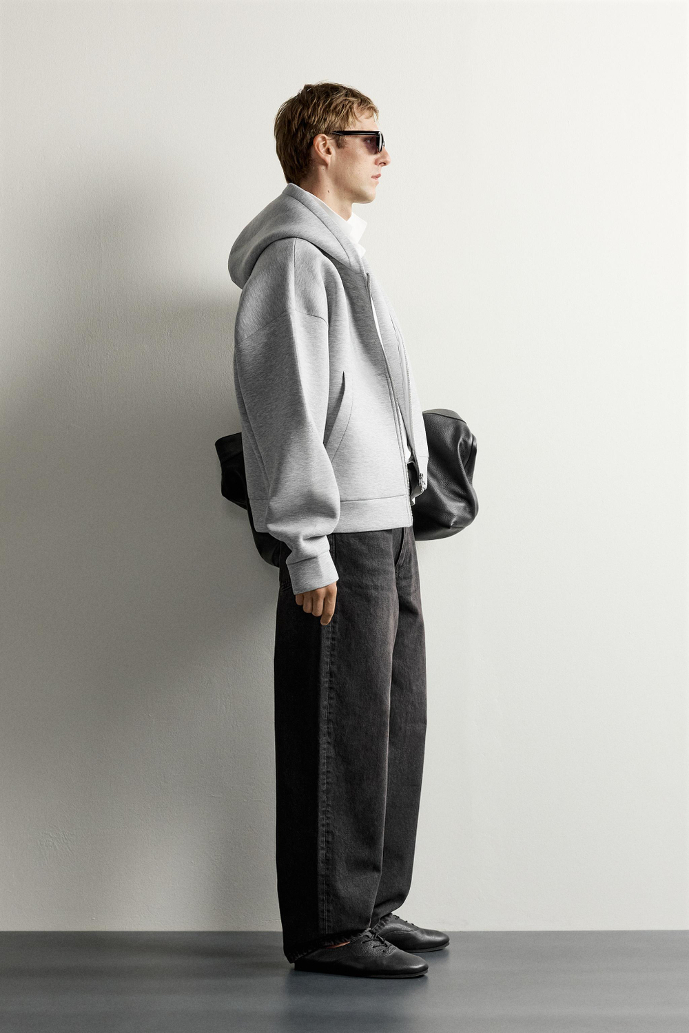 ХУДИ ИЗ ТЕХНИЧЕСКОЙ ТКАНИ НА МОЛНИИ — ZARA