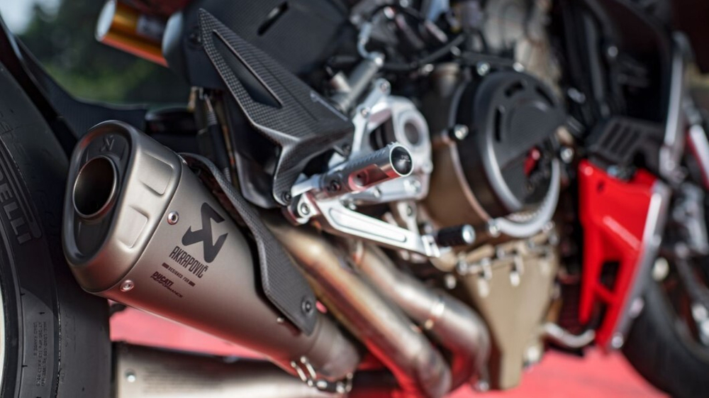 Akrapovic Глушитель титановый Ducati Streetfighter V4 / V4 S 96481661AA