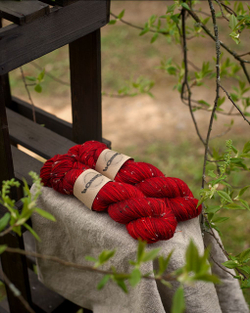 Носочный твид "Красный deep red" 225 м/100 г
