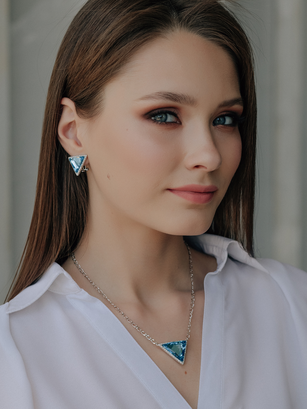 Серьги-треугольники Айсберг с голубым камнем Сваровски