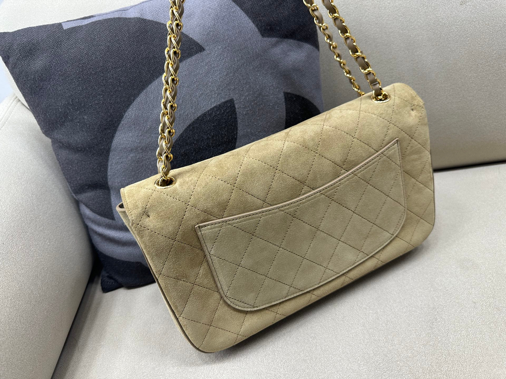 Женская сумка Chanel с замшевым эффектом — бежевая, 32 см — фото 5