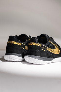 IN / Nike Streetgato / Dark Grey Metallic