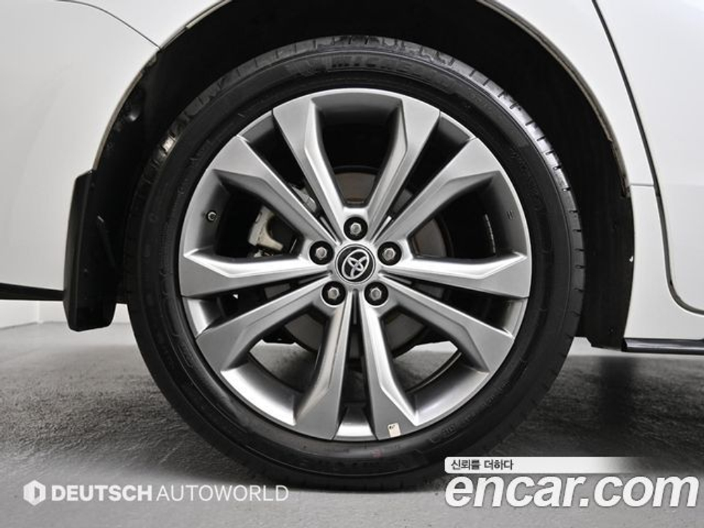 Toyota Sienna 2.5 Hybrid 2WD — 2024
