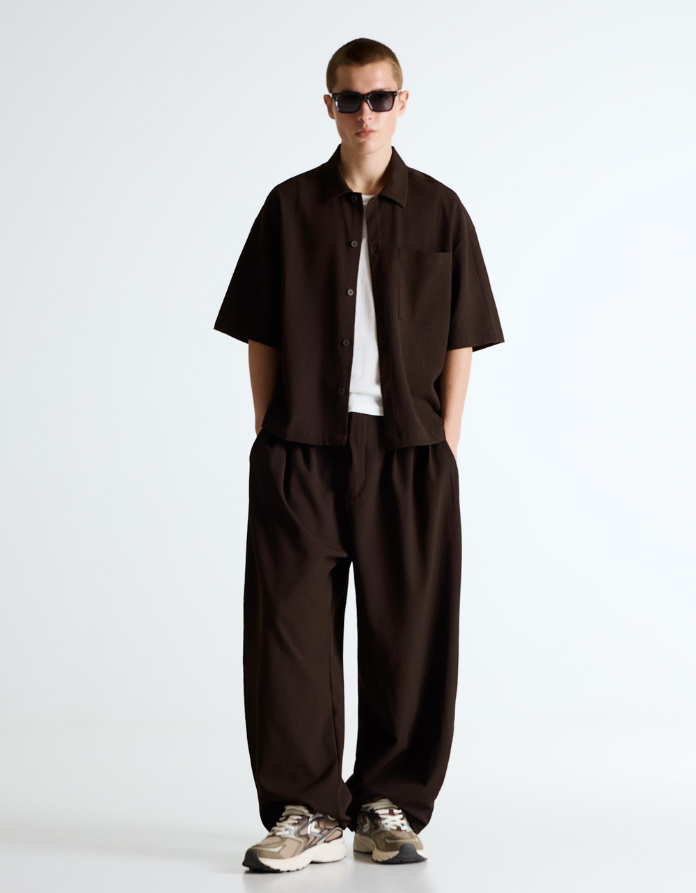 Мужские брюки-джоггеры super baggy со складками - BERSHKA