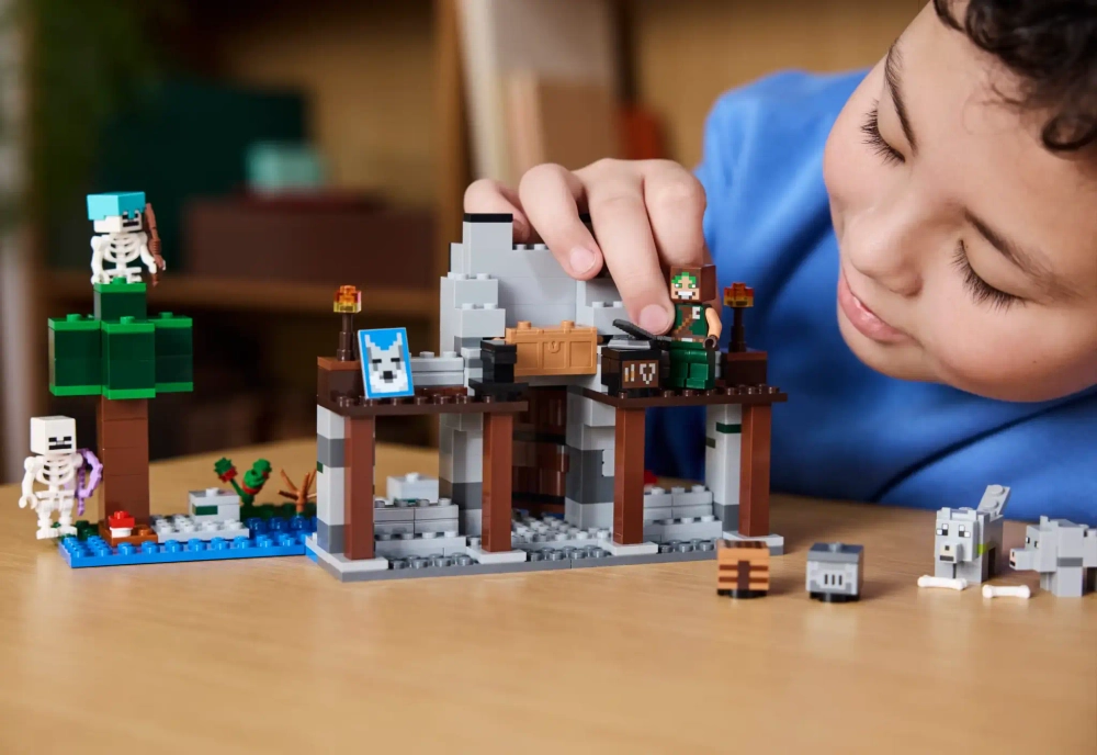 Конструктор LEGO Minecraft 21261 Волчья крепость