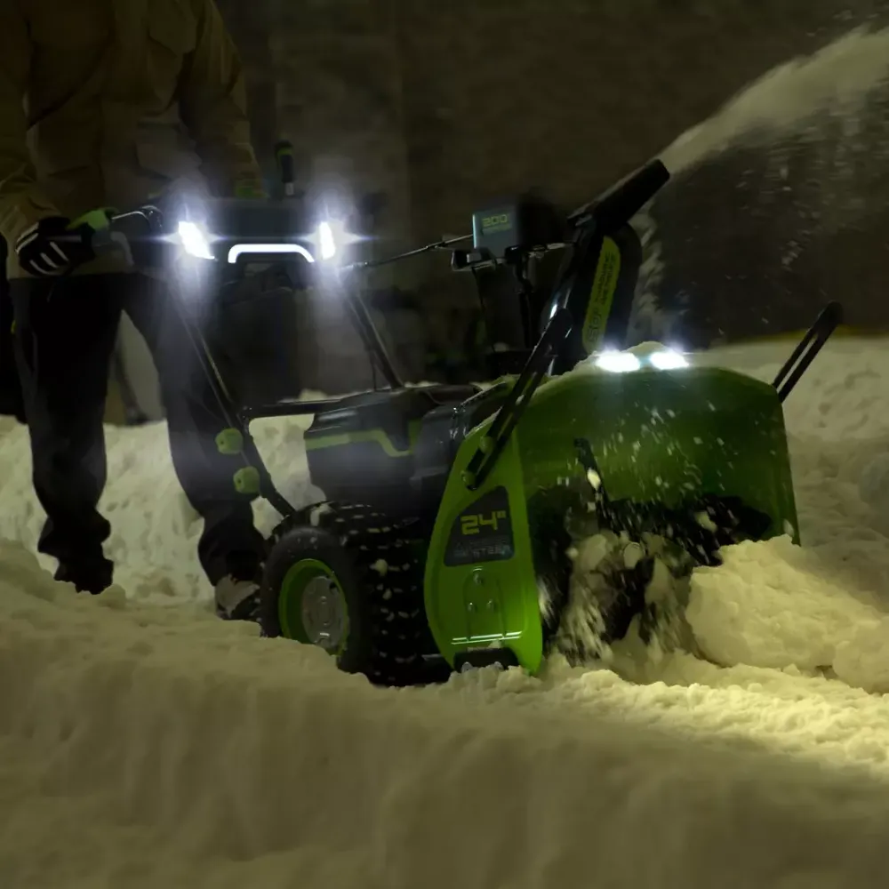 Снегоуборщик Greenworks GD82ST56, 82v, 61 см, в комплекте 3 шт. АКБ 5 А·ч и двойное ЗУ (самоходный ,аккумуляторный) 2602807U3B