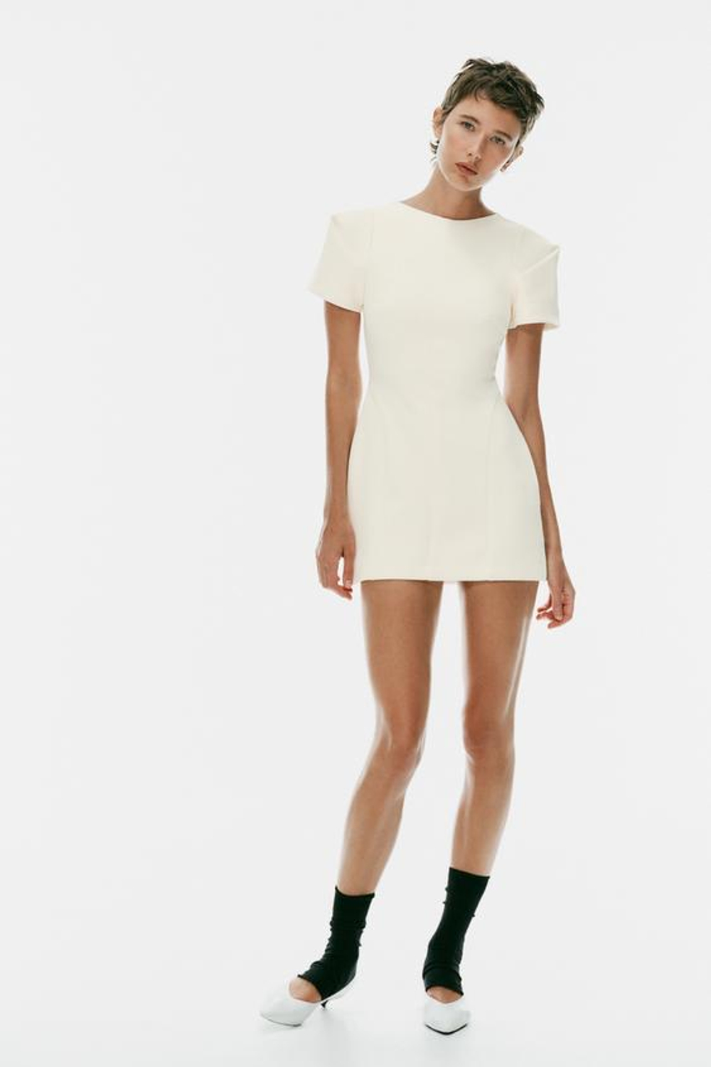 ZARA МИНИ-ПЛАТЬЕ СО СКЛАДКАМИ, ЖЕЛТОВАТО-БЕЛЫЙ
