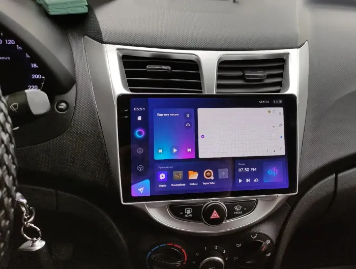 Магнитола для Hyundai Solaris 1 2010-2016 (рамка серебро) - Teyes CC3-2K-360 на Android 10, Быстрая, 2K QLED, CarPlay, 4G SIM-слот, 4 камеры в комплекте