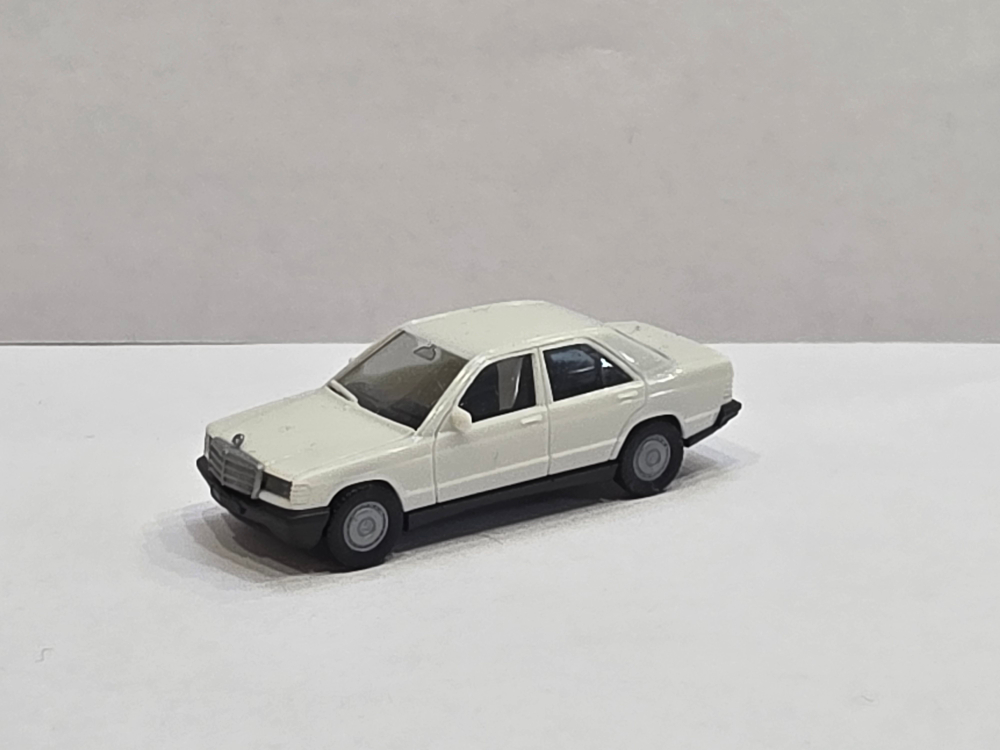 Машинка 1:87 Mercedes-Benz 190E, синий/классический белый