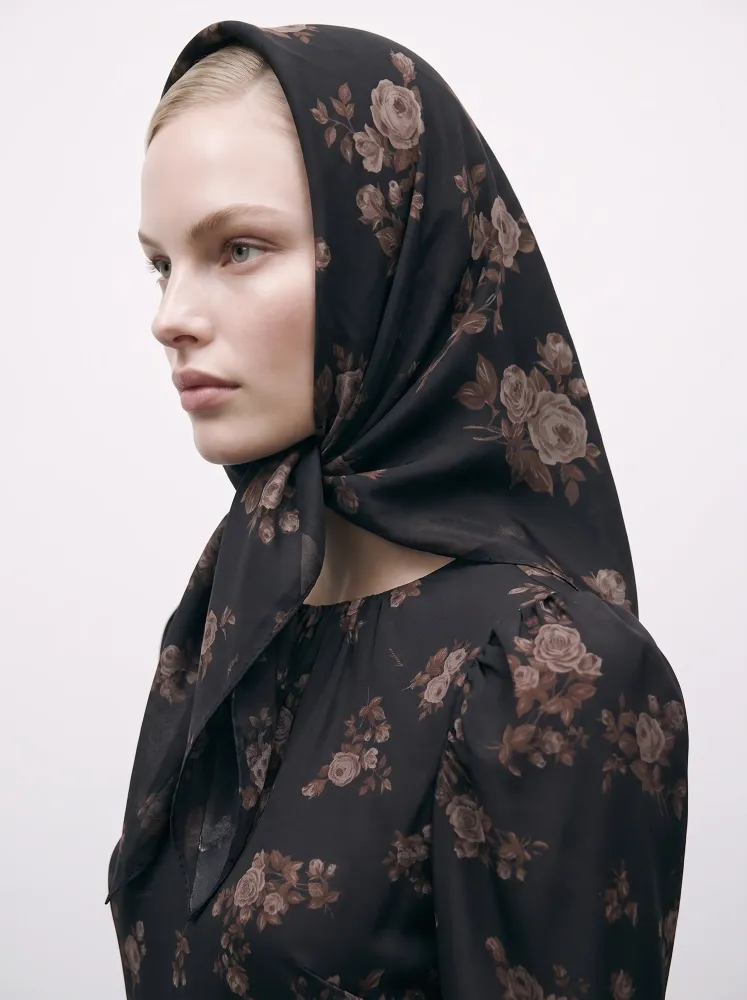 Летиция (Letecia), Косынка из черного крепдешина с коричневыми цветами