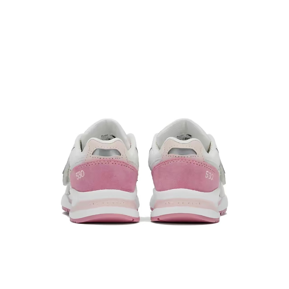 alt="Эластичные шнурки и петля на пятке на New Balance 530 Kids для малышей"