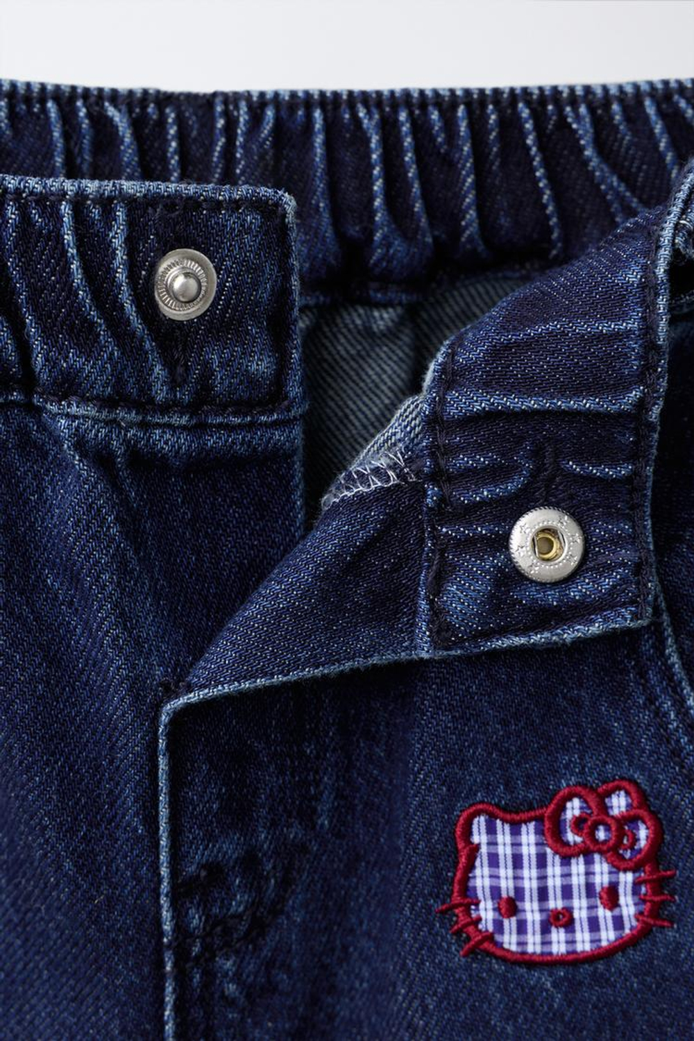 ZARA ДЖИНСЫ BARREL С ВЫШИВКОЙ HELLO KITTY © SANRIOЙ, СИНИЙ