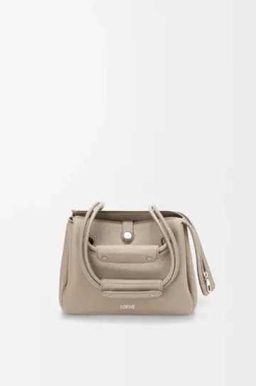 Loewe Маленькая сумка Madrid из мягкой зернистой телячьей кожи, цвет глины