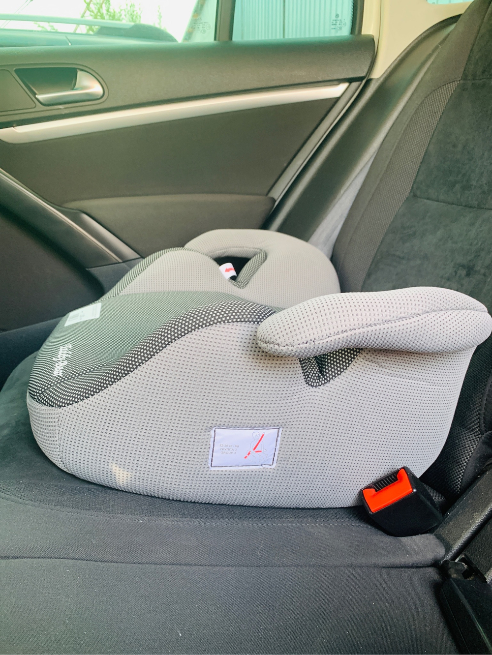 Автокресло (бустер) LB 311 (Teddy Bear) ПК (02. GREY DOT+BLACK DOT)