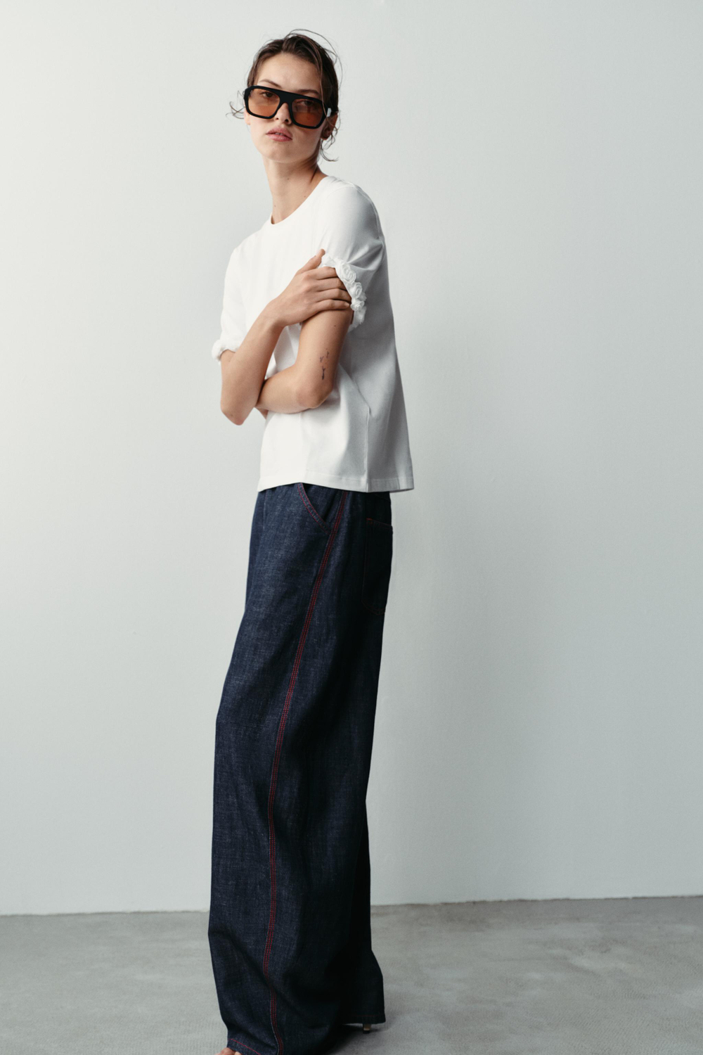 ФУТБОЛКА С ОБЪЕМНЫМИ ЦВЕТАМИ — ZARA