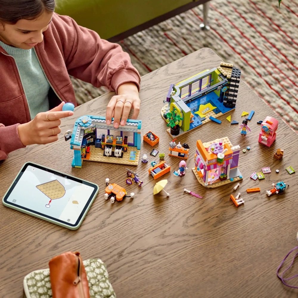 Конструктор LEGO Friends 42674 Магазин комиксов и игр