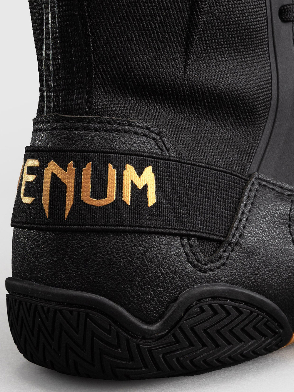 Боксерки Venum Elite Neo Black/Gold