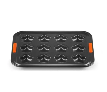 Le Creuset Форма для капкейков 12 звездочек. 46014000010000