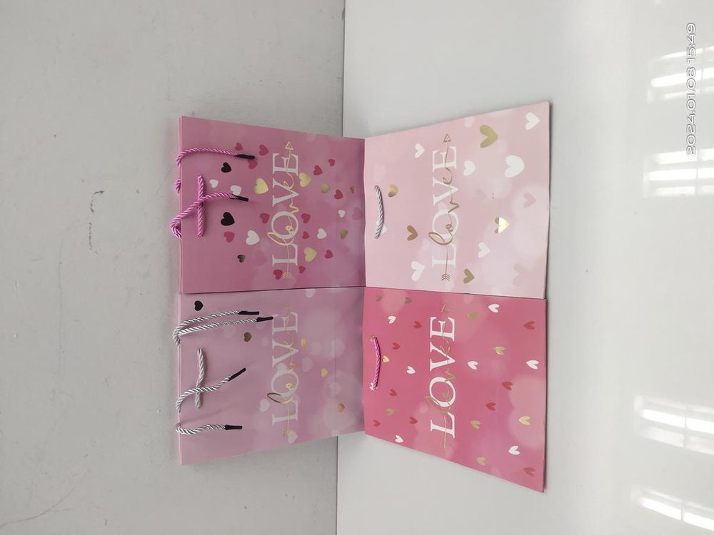 Пакет подарочный "Love" 18*23*10 см, ручки-шнурок, обработка - фольга, разноцветный принт