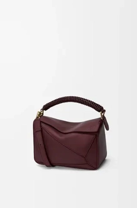 Loewe Маленькая сумка Puzzle из гладкой телячьей кожи и кожи ягненка наппа, бургунди
