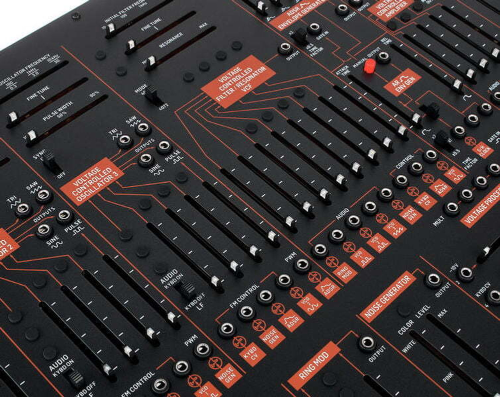 Behringer 2600