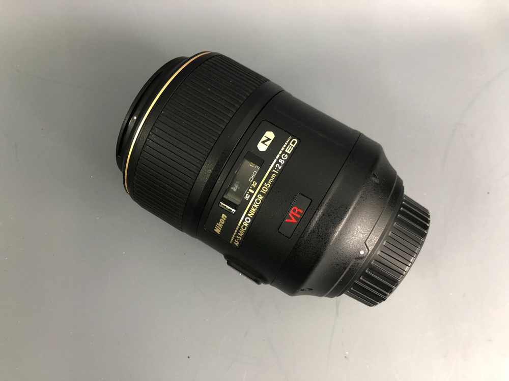 Nikon 105mm 2.8G IF-ED AF-S VR Micro-Nikkor