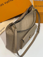 Сумка Hobo Métis Louis Vuitton цвета капучино