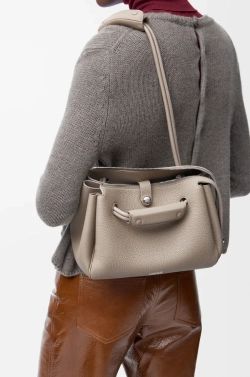 Loewe Маленькая сумка Madrid из мягкой зернистой телячьей кожи, цвет глины