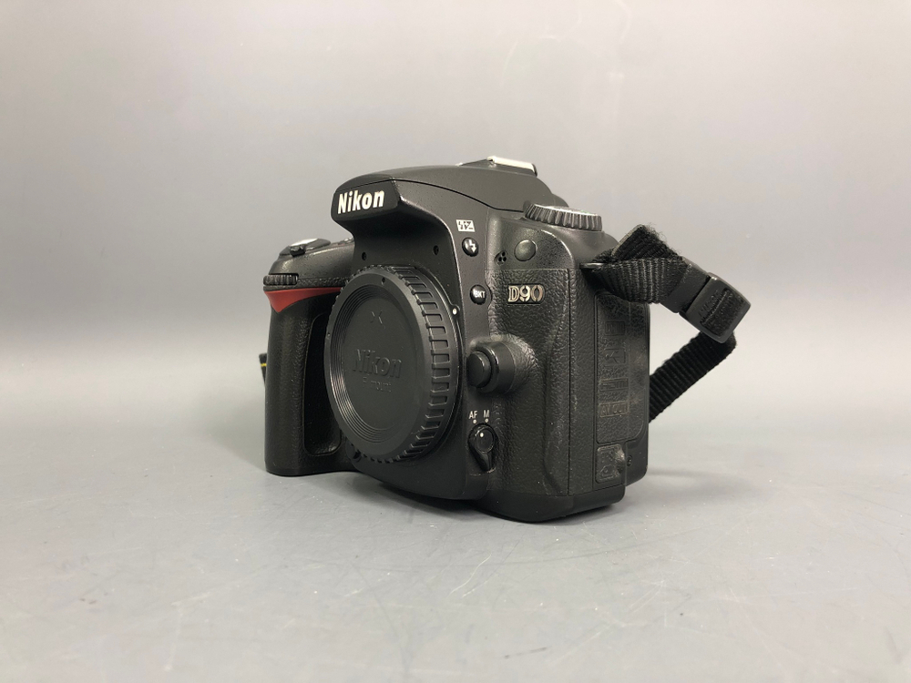 Nikon D90 36.200 кадров