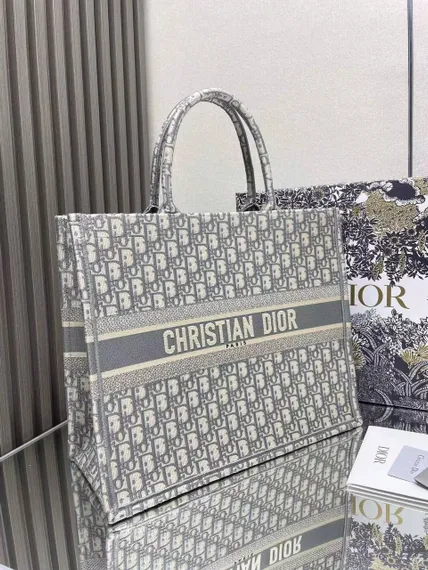Сумка Dior Book Tote, светло-серый