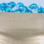 Шоколадные конфеты кокос в молочном шоколаде Lindt LINDOR в жестяной подарочной коробке 101 г (из Финляндии)