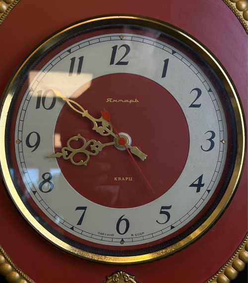 Часы настенные «Янтарь», пластик, металл, стекло, Орловский часовой завод «Янтарь», СССР, 1980-1990 гг.