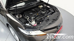 Toyota Camry 2.5 XLE Hybrid — 2018