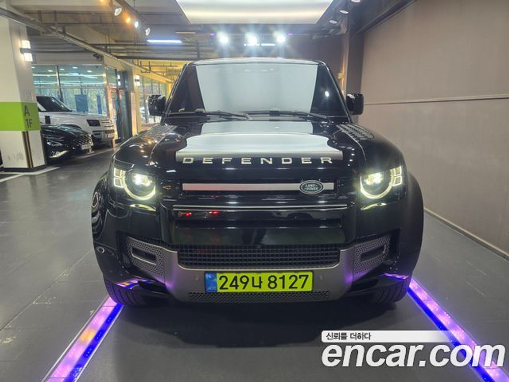 Land Rover Defender 110 P300 X-Dynamic SE — 2025