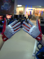 Детальный вид перчаток -273 SIM Glove красно-белых