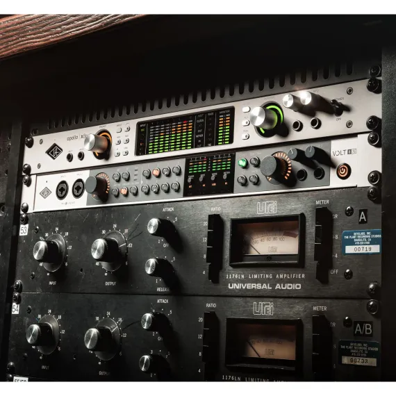 Universal Audio Volt 876 Silver