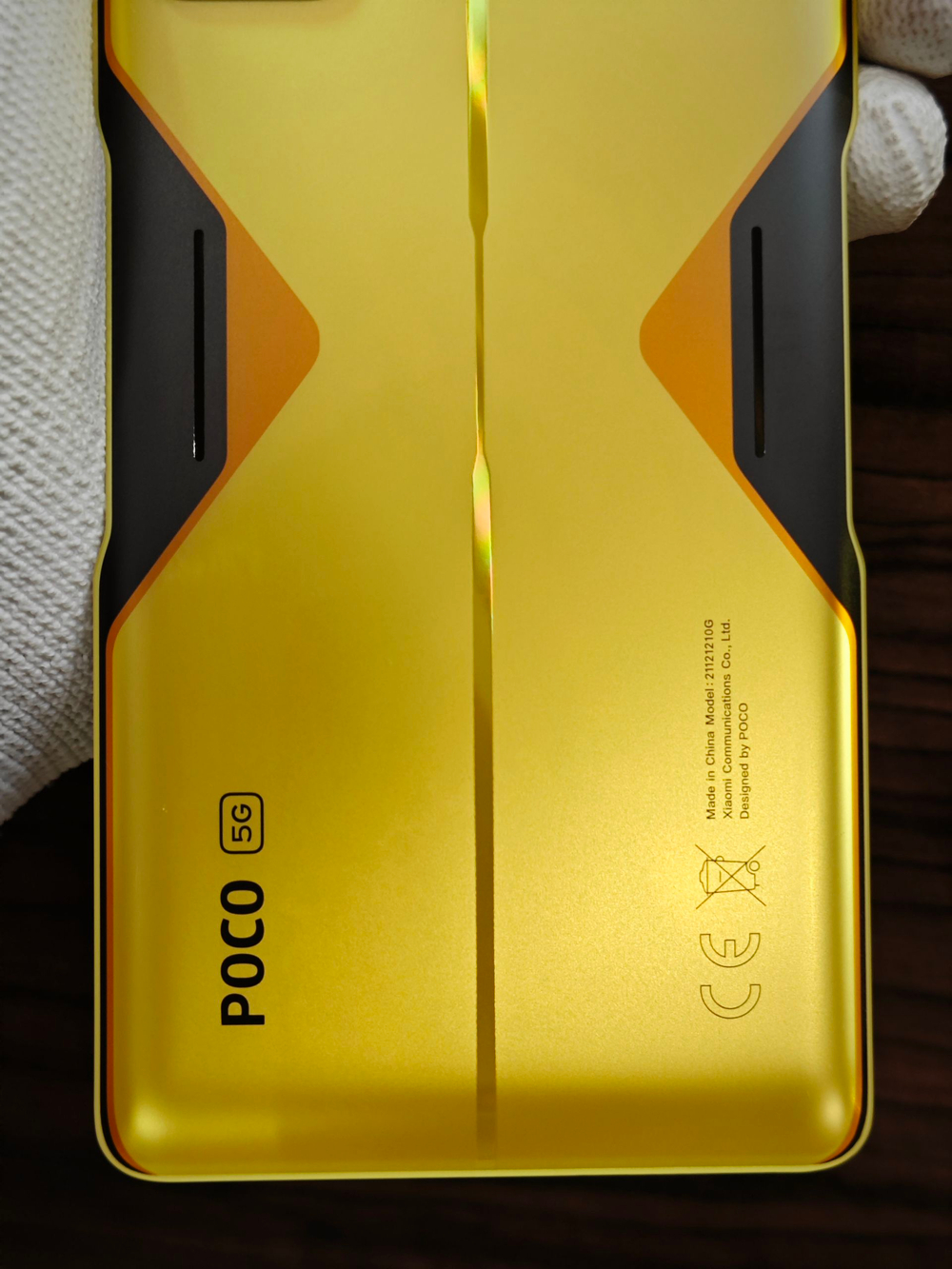Задняя крышка ПРЕМИУМ для POCO F4 GT 21121210G ( заднее стекло ) Цвет: Жёлтый / Yellow