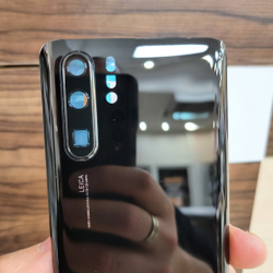 Крышка для Huawei P30 Pro - задняя стеклянная панель "Хорошее качество" (чёрного цвета)
