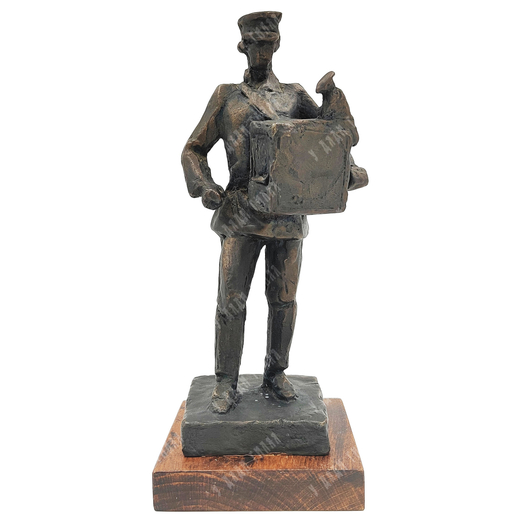 Динес Ю. С. Шарманщик. Бронза, литьё. 2000