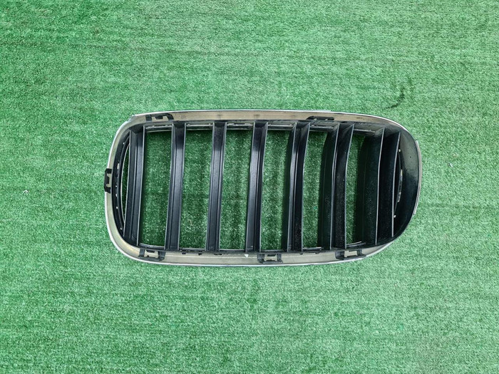 Решетка радиатора правая BMW X5 F15 X6 F16 (13-18)