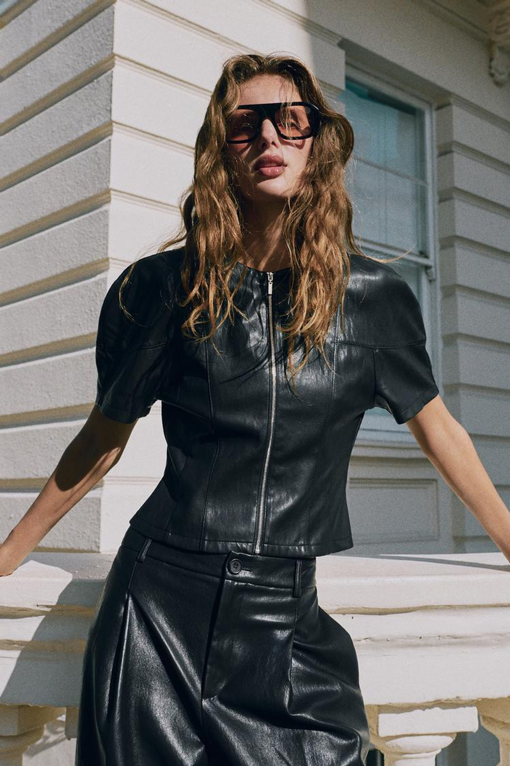 ZARA ТОП ИЗ ИСКУССТВЕННОЙ КОЖИ НА МОЛНИИ, ЧЕРНЫЙ