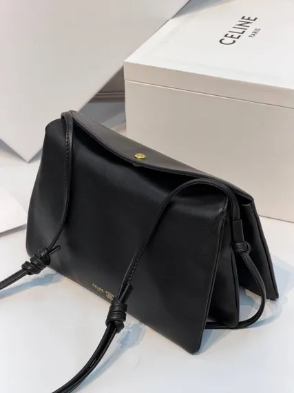 Сумка CELINE TRIO FLAP IN SMOOTH LAMBSKIN