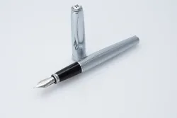 Перьевая ручка Diplomat Excellence A2 guilloche chrome F (D40207023) 2