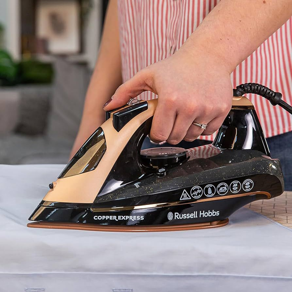 Утюг Russell Hobbs 23975-56 коричневый/черный