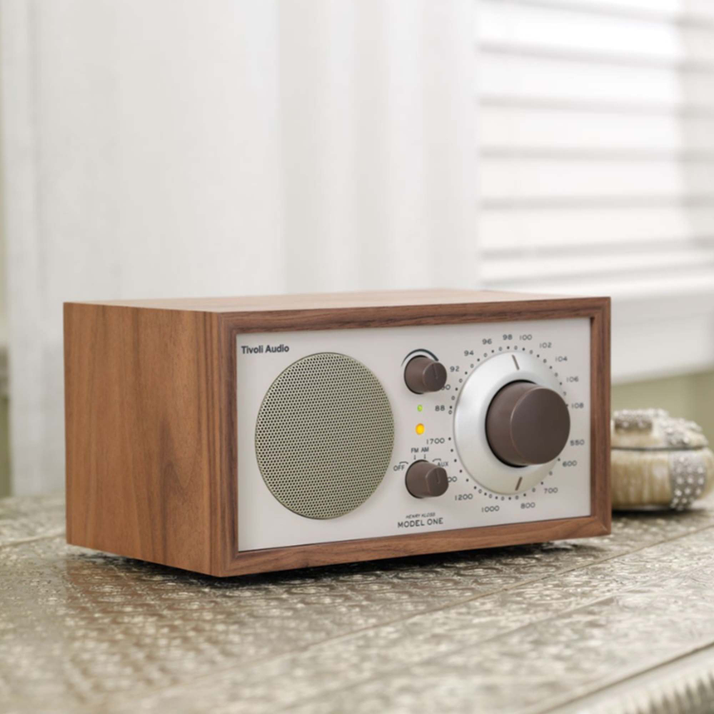 Tivoli Model One Бежевый/Орех [Classic Walnut] — радиоприемник