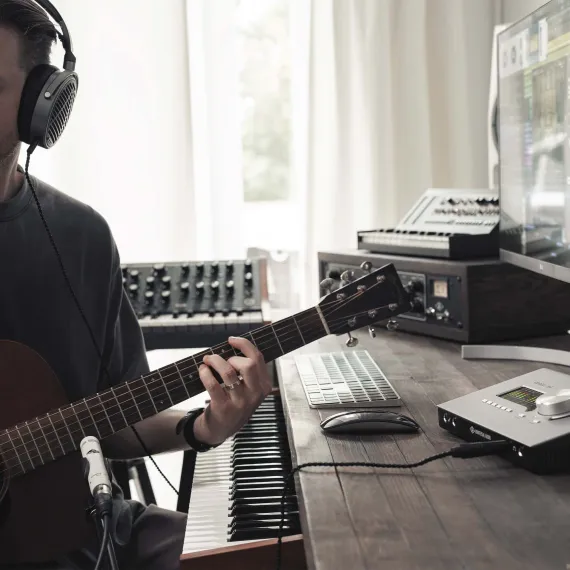 Universal Audio Apollo x4 Gen 2 Essentials+ Edition Silver