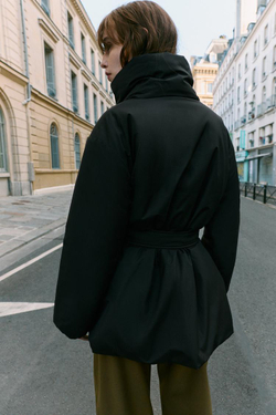 ZARA СТЕГАНЫЙ АНОРАК С РЕМНЕМ, ЧЕРНЫЙ
