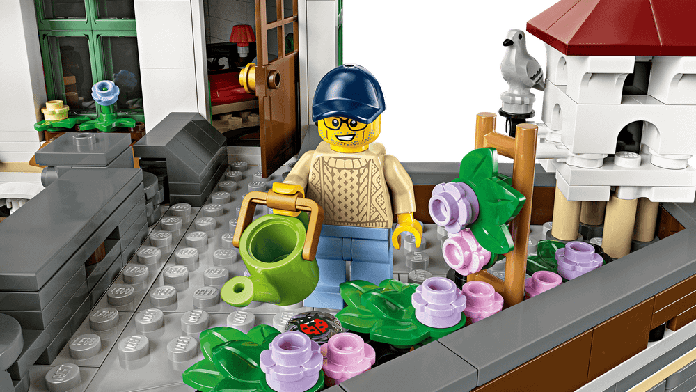 Конструктор LEGO Icons 11371 Shopping Street